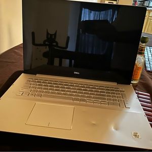 Dell Inspiron 7791 2-In-1 “17.3” inch Full HD i7 16GB RAM and 512 SSD